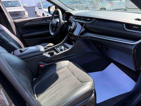 Used 2024 Jeep Grand Cherokee L Laredo image 41