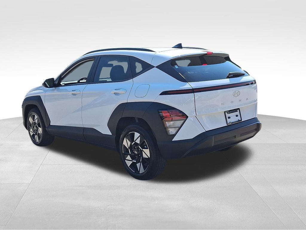 Used 2024 Hyundai Kona SEL w/ Convenience Package FWD image 4