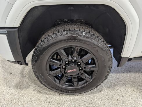 Used 2025 GMC Sierra 2500 AT4 w/ AT4 Premium Plus Package AWD/4WD image 12