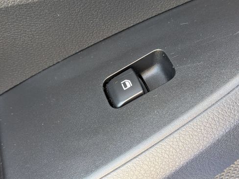 Used 2024 Kia Seltos S FWD image 30