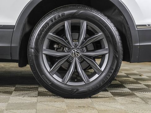 Used 2023 Volkswagen Tiguan SE AWD/4WD image 20