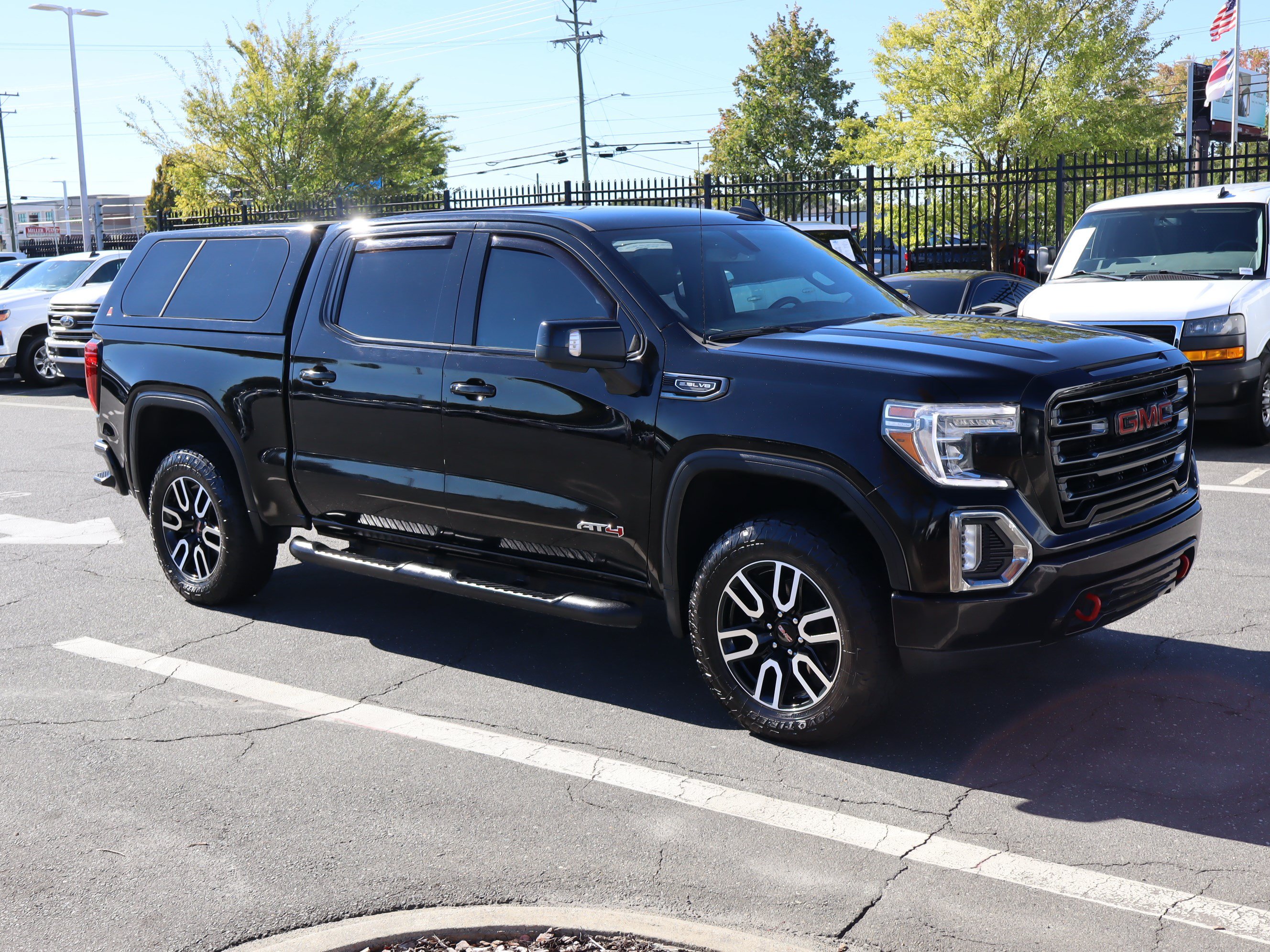 Used 2021 GMC Sierra 1500 AT4 w/ AT4 Preferred Package AWD/4WD image 2