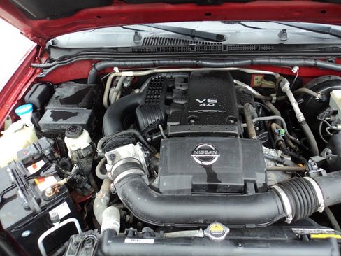 Used 2014 Nissan Frontier SV w/ SV Value Truck Package RWD image 9
