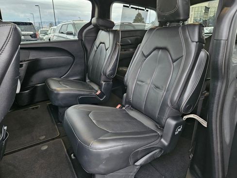 Used 2020 Chrysler Pacifica Touring-L Plus image 30