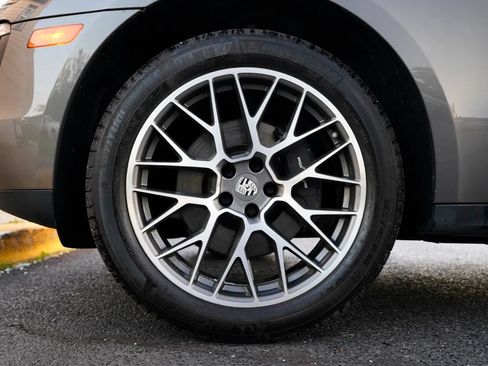 Used 2018 Porsche Macan Sport Edition AWD/4WD image 12