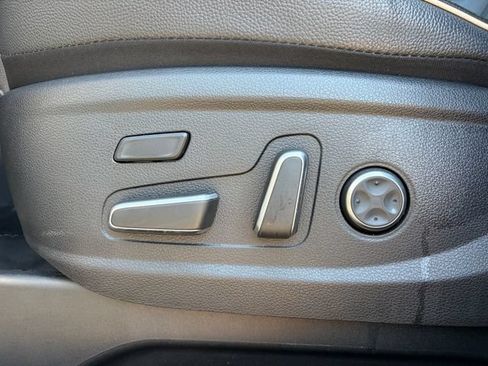 Used 2024 Hyundai Palisade Limited AWD/4WD image 3
