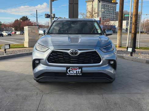 Used 2023 Toyota Highlander XLE image 11