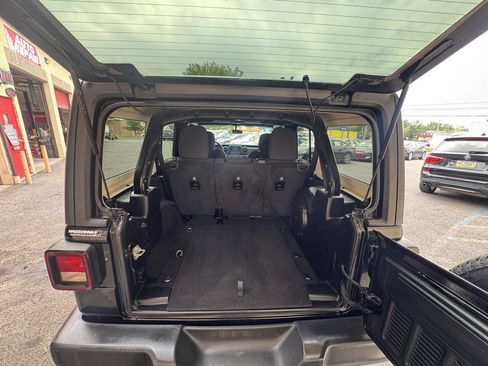 Used 2018 Jeep Wrangler Unlimited Sport S AWD/4WD image 40