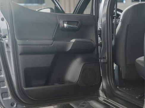 Used 2019 Toyota Tacoma TRD Off-Road image 38