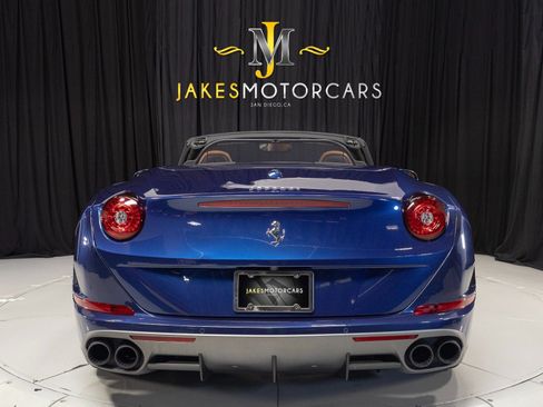 Used 2017 Ferrari California T RWD image 9
