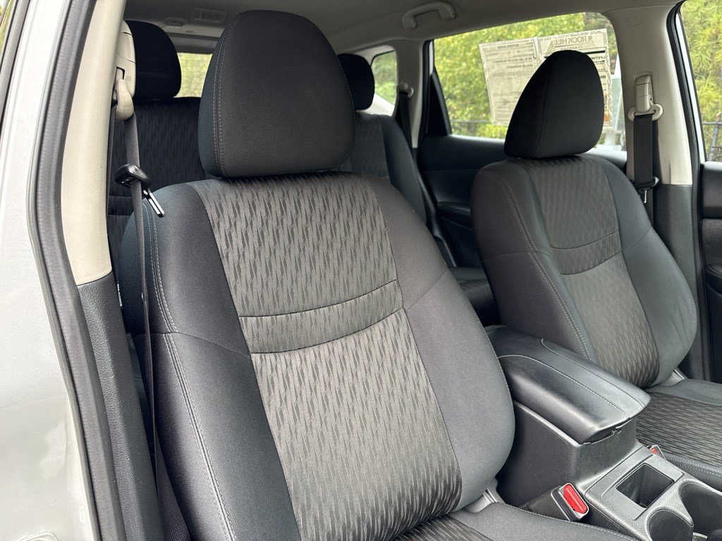 Used 2019 Nissan Rogue S FWD image 35