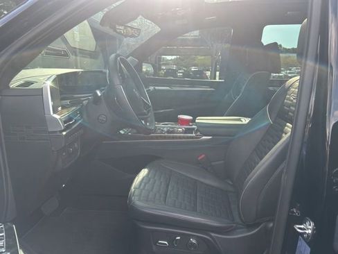 Used 2025 Cadillac Escalade Sport Platinum w/ LPO, Floor Liner Package AWD/4WD image 4