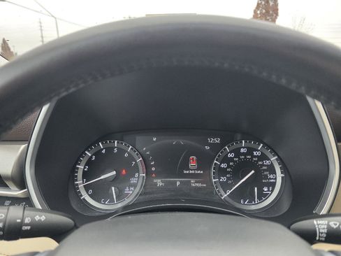 Used 2021 Toyota Highlander XLE image 17