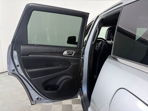 Used 2016 Jeep Grand Cherokee Overland image 12