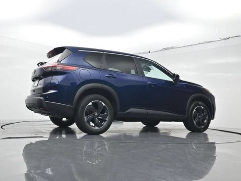 Used 2024 Nissan Rogue SV AWD/4WD image 23