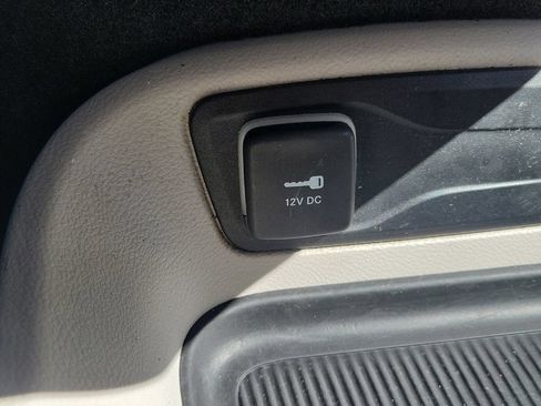 Used 2023 Chrysler Pacifica Touring-L FWD image 36