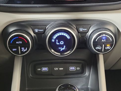 Used 2022 Hyundai Venue SEL w/ Cargo Package FWD image 21