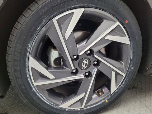 Used 2025 Hyundai Elantra SEL image 31