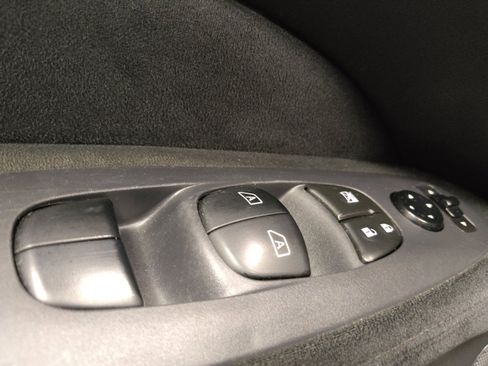 Used 2016 Nissan Pathfinder SV AWD/4WD image 27