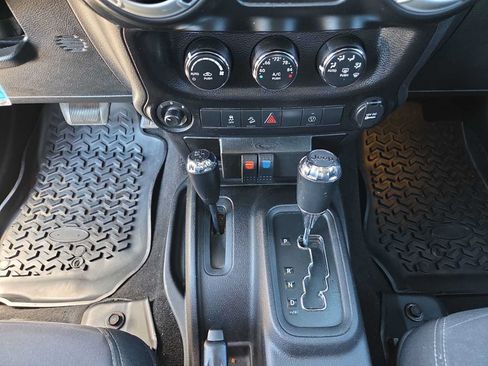 Used 2013 Jeep Wrangler Unlimited Sahara w/ Connectivity Group AWD/4WD image 25
