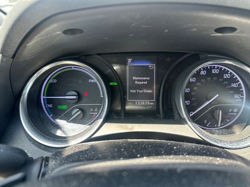 Used 2019 Toyota Camry SE w/ Sunroof Package FWD image 6