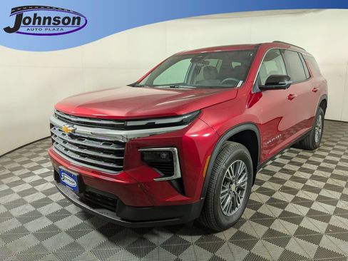 Used 2026 Chevrolet Traverse LT w/ Driver Confidence Package AWD/4WD image 1