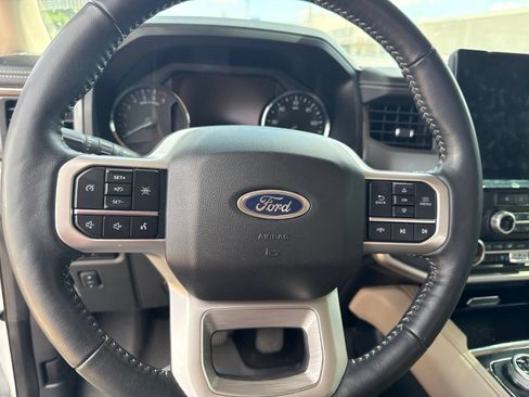 Used 2024 Ford Expedition XLT RWD image 16