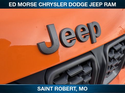 New 2026 Jeep Compass Trailhawk w/ Sun, Sound & Navigation Group AWD/4WD image 9