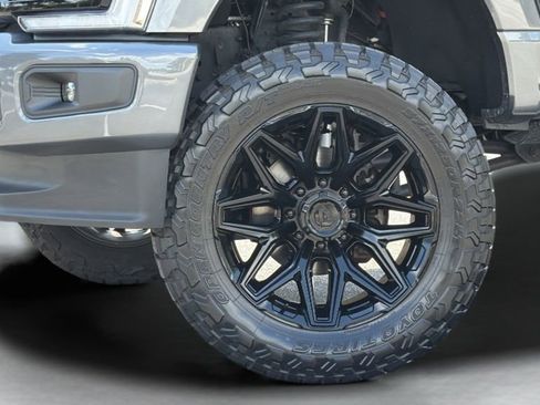 Used 2025 Ford F250 Lariat w/ Black Appearance Package image 6