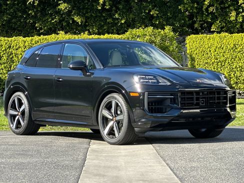 New 2026 Porsche Cayenne GTS image 10