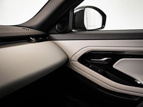 Used 2023 Land Rover Range Rover Evoque R-Dynamic S image 38