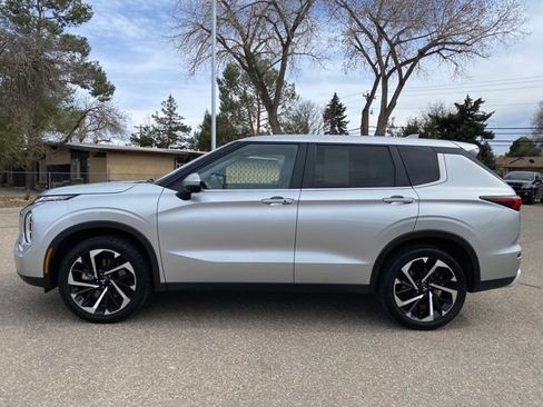 Used 2024 Mitsubishi Outlander SE AWD/4WD image 2