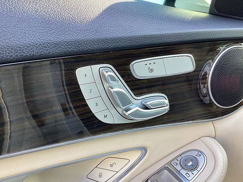 Used 2021 Mercedes-Benz C 300 Sedan image 10