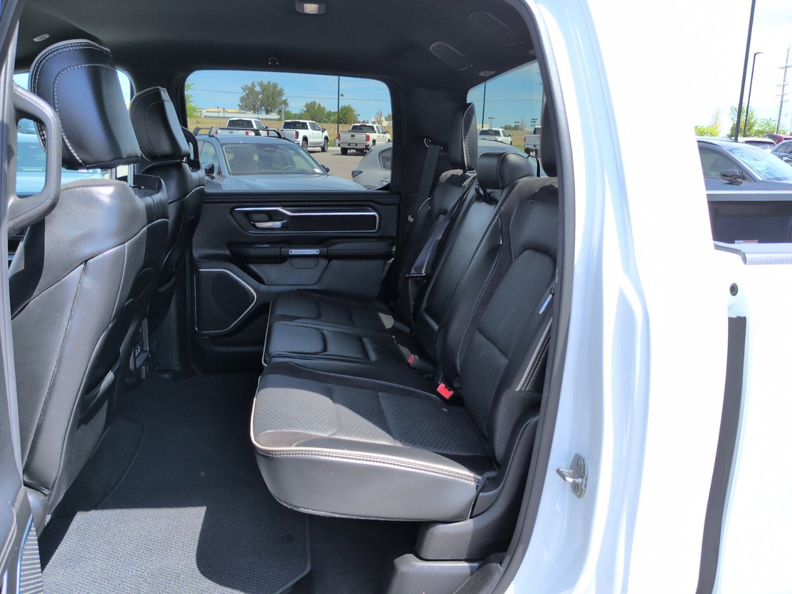 Used 2024 RAM 1500 Laramie AWD/4WD image 10