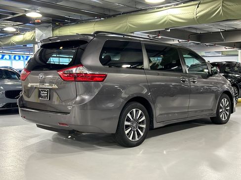 Used 2020 Toyota Sienna Limited Premium AWD/4WD image 2