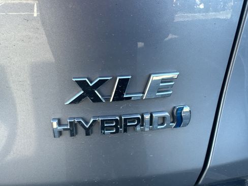 Used 2023 Toyota RAV4 XLE Premium image 10