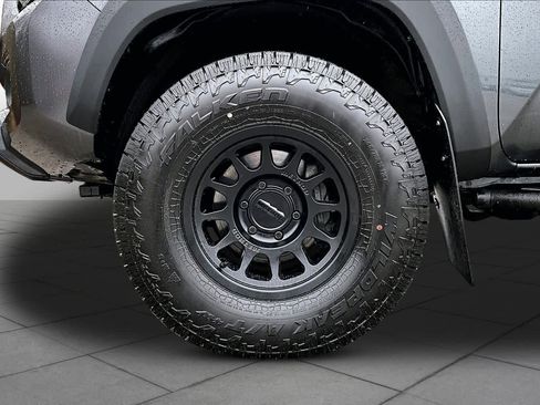Used 2023 Toyota Tacoma TRD Off-Road w/ TRD Premium Off Road Package AWD/4WD image 11