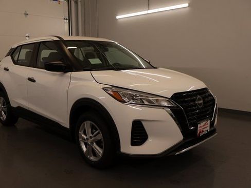 New 2025 Nissan Kicks Play S image 1