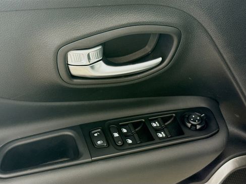 Used 2021 Jeep Renegade Limited image 21