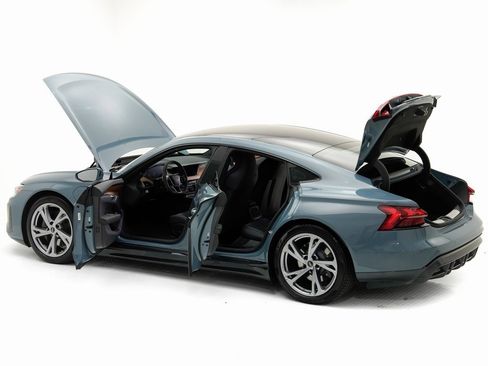 Used 2022 Audi e-tron GT Premium Plus image 27