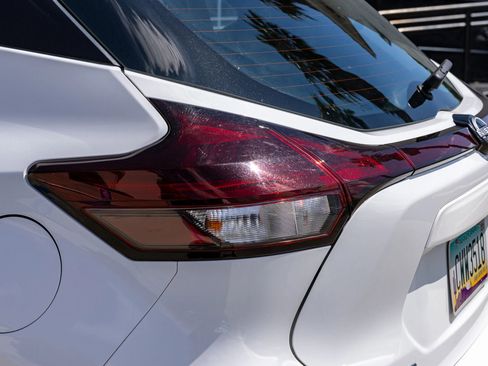 Used 2024 Nissan Kicks SR FWD image 13