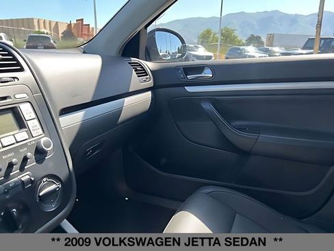 Used 2009 Volkswagen Jetta Sedan FWD image 29