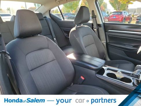 Used 2023 Nissan Altima 2.5 SV image 14