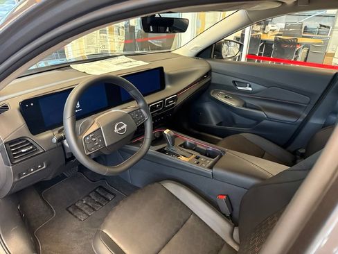 New 2026 Nissan Sentra SR w/ SR Premium Package FWD image 10