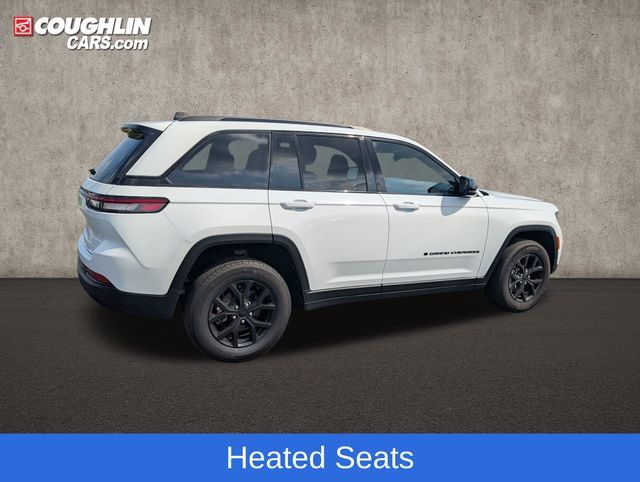 Used 2025 Jeep Grand Cherokee Altitude AWD/4WD image 9