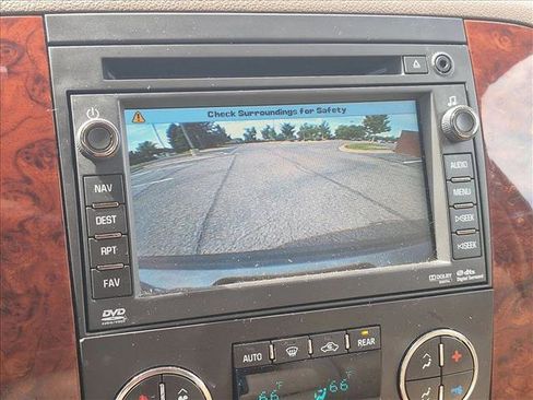 Used 2011 Chevrolet Suburban LTZ RWD image 14
