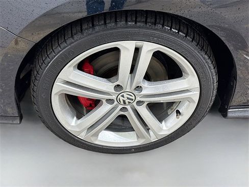 Used 2017 Volkswagen Jetta GLI image 33