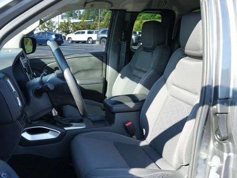 Used 2025 Nissan Frontier SV RWD image 17
