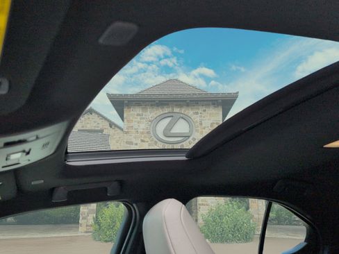 Used 2025 Lexus UX 300h FWD w/ Accessory Package (Z1) image 21