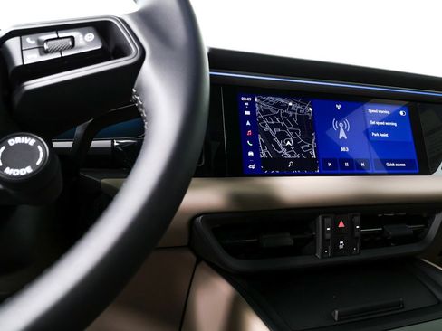 New 2025 Porsche Macan Electric image 13